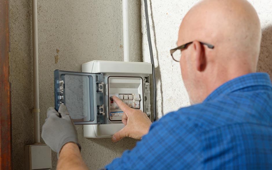cherche électricien Lisses